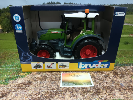 Bruder Traktor Fendt Vario 211,1:16,neu in OVP