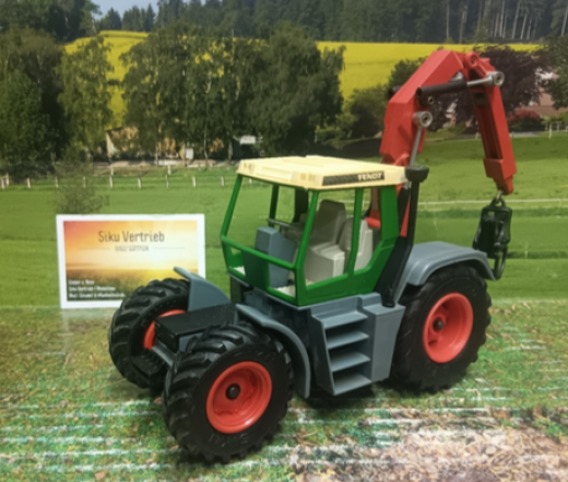 3857-Traktor Fendt Xylon Forsttraktor,geb. guter Zustand,1:32,Fehlteile!
