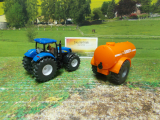 1945 - New Holland Traktor mit Ein-Achs-Güllefass,1:50,neu in OVP