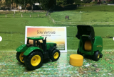 1665 - John Deere Traktor m. Ballenpresse und 2 Ballen,siku Blister,neu in OVP