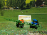 1668 - New Holland mit Feldspritze