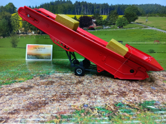 2466 - elektrisches Förderband mit Zuggabel,1:32,neu in OVP