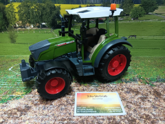 Bruder Traktor Fendt Vario 211,1:16,neu in OVP