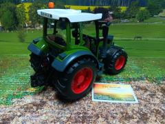 Bruder Traktor Fendt Vario 211,1:16,neu in OVP