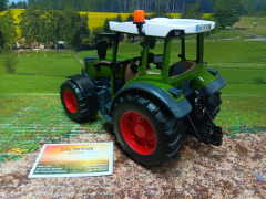 Bruder Traktor Fendt Vario 211,1:16,neu in OVP