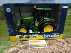 Bruder Traktor John Deere 5115 M,1:16,neu in OVP,Traktor,Bauernhof