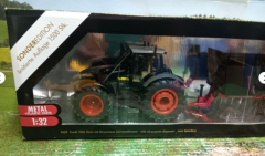 Siku Art.Nr.: 8520- Fendt 1056 Vario m.Strautmann Streuer,Black Edition,1:32,neu