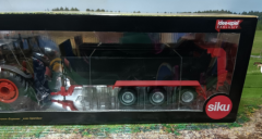 Siku Art.Nr.: 8520- Fendt 1056 Vario m.Strautmann Streuer,Black Edition,1:32,neu