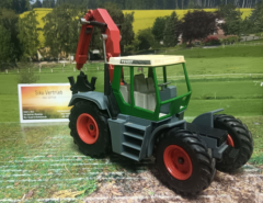 3857-Traktor Fendt Xylon Forsttraktor,geb. guter Zustand,1:32,Fehlteile!