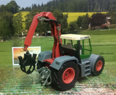 3857-Traktor Fendt Xylon Forsttraktor,geb. guter Zustand,1:32,Fehlteile!