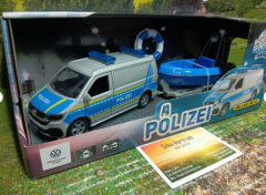 Kids Globe VW Polizei mit Rettungsboot,Spielset,metall/kunstst.neu in OVP