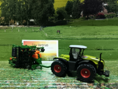 1826 - Traktor mit Sämaschine,neu in OVP,1:87