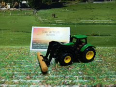 1540 - John Deere mit Baumstammgreifer,Siku Blister,neu in OVP