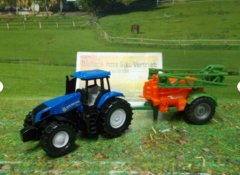 1668 - New Holland mit Feldspritze