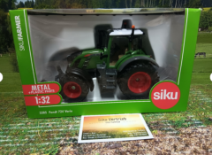 3285 - Fendt 724 Vario,1:32,neu in OVP