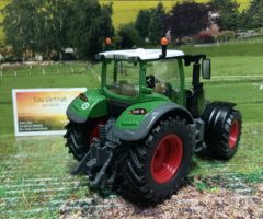 3285 - Fendt 724 Vario,1:32,neu in OVP